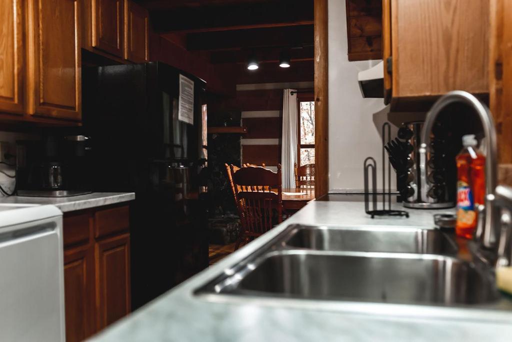 Blueberry Hideaway At 36 North Cabin - Hot Tub Purlear Exterior foto